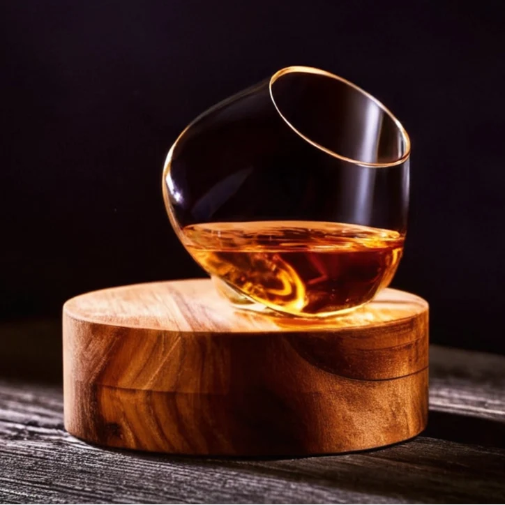 Equilibrium Spirit Glass – Elegant Crystal Design for a Unique Drinking Experience